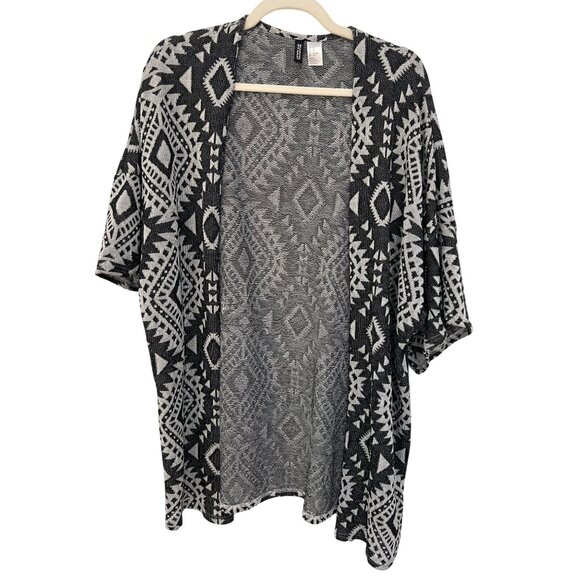 H&M Divided Jacquard Knit Aztec Kimono Cardigan Size XS Black Gray Boho Layers - Picture 1 of 6